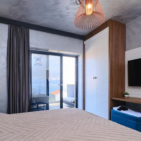 Luxury Apartment *